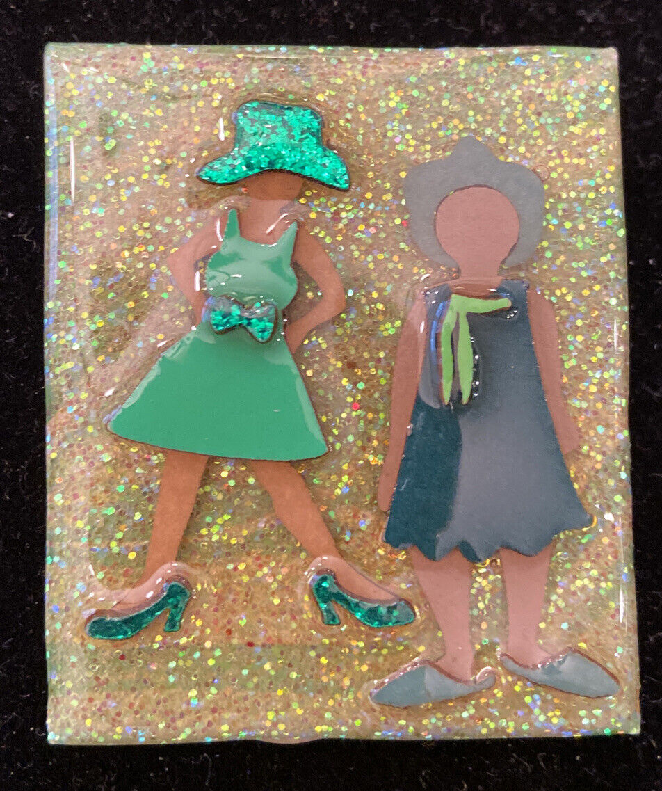 Woman Pins Design By Lucinda Two Ladies Brooch Pin Green Glitter 809